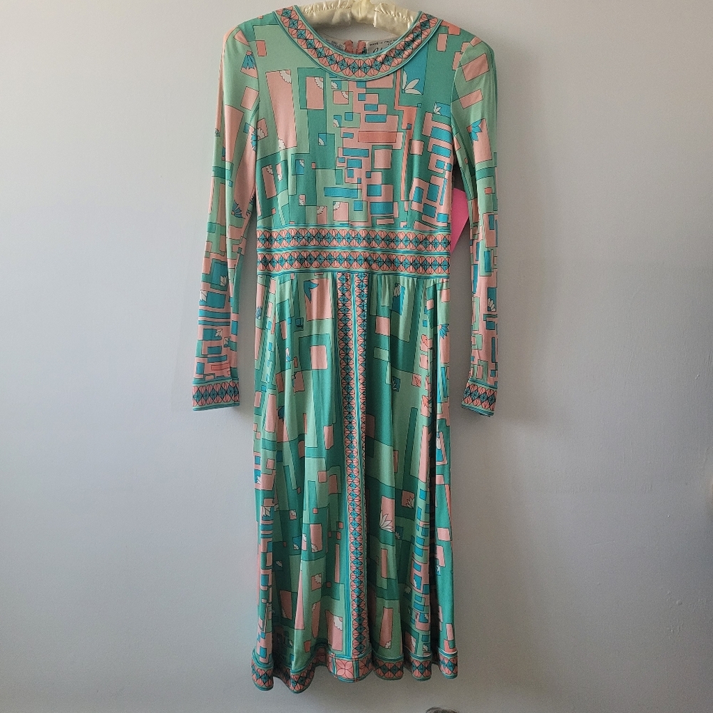 Vintage 1960s "Bessi" Saks Fifth Avenue Silk Jersey Dress.  Size: 6